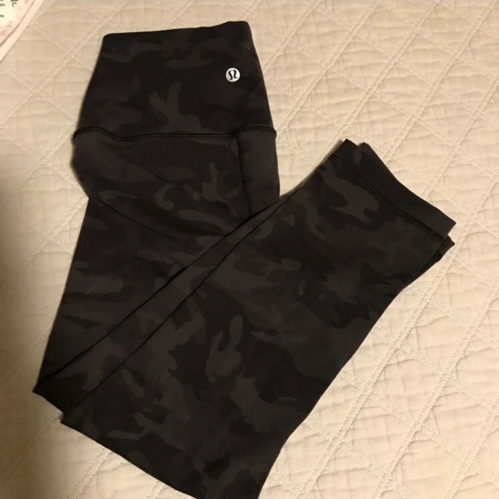 SOLDLululemon grey / black high rise camo leggings